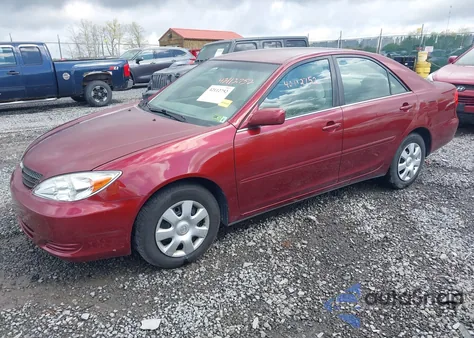 2004 Toyota Camry Le z USA, uszkodzony, nr VIN 4T1BE32K74U281864